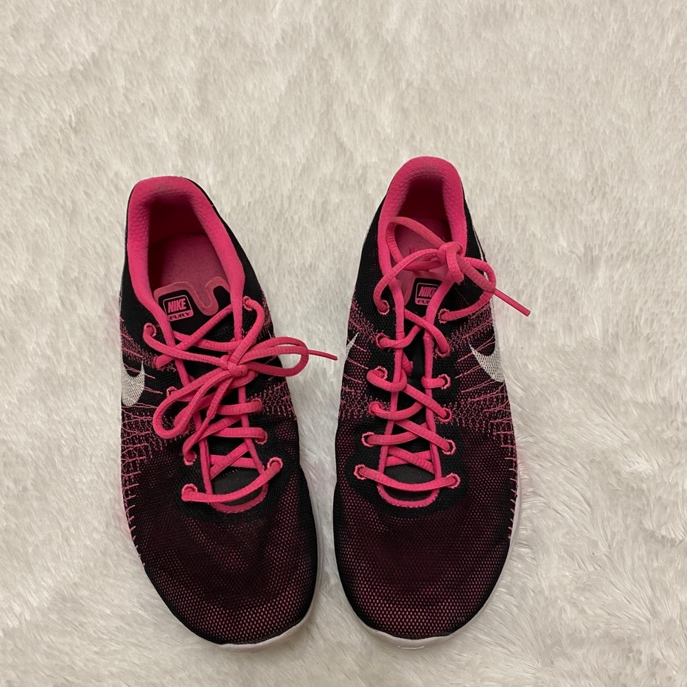 Girls Nike Fury Shoes Size 6.5 Youth EUC